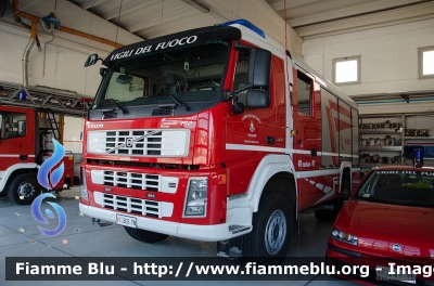 Volvo FM 400 4x4 II serie
Vigili del Fuoco
Distretto di Pergine Valsugana
Corpo Volontario di Pergine Valsugana (TN)
Autopompaserbatoio allestimento Rosenbauer Brandschutz
VF 3E5 TN
Parole chiave: Volvo FM_400_4x4_IIserie VF3E5TN