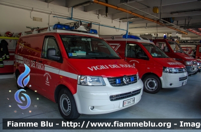 Volkswagen Transporter T5
Vigili del Fuoco
Distretto di Pergine Valsugana
Corpo Volontario di Pergine Valsugana (TN)
Polisoccorso allestimento Kolfer Fahrzeugbau
VF 5A2 TN
Parole chiave: Volkswagen Transporter_T5 VF5A2TN