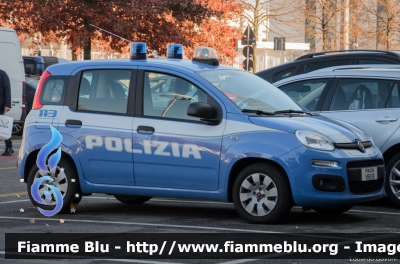 Fiat Nuova Panda II serie
Polizia di Stato
Allestito Nuova Carrozzeria Torinese
Decorazione Grafica Artlantis
POLIZIA H9838
Parole chiave: Fiat Nuova_Panda_IIserie POLIZIAH9838 Sicurezza_2015