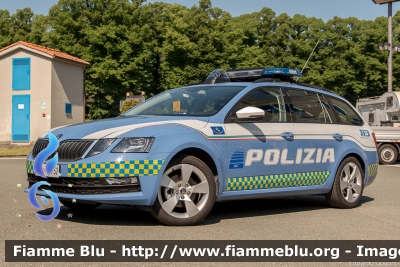 Skoda Octavia 4x4 V serie
Polizia di Stato
Polizia Stradale in servizio sulla rete Autostradale SALT
Allestimento Focaccia
Decorazione Grafica Artlantis
Con nuova decorazione
POLIZIA M3752
Parole chiave: Skoda Octavia_Vserie_4x4 POLIZIAM3752