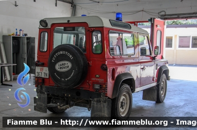 Land-Rover Defender 90
Vigili del Fuoco
Distretto di Riva del Garda
Corpo Volontario di Dro (TN)
VF 3E7 TN
Parole chiave: Land-Rover Defender_90 VF3E7TN