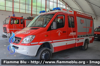 Mercedes-Benz Sprinter 4x4 III serie
Vigili del Fuoco
Distretto di Riva del Garda
Corpo Volontario di Dro (TN)
AutoPompaSerbatoio allestimento Kofler Fahrzeugbau
VF 3E8 TN
Parole chiave: Mercedes-Benz Sprinter_4x4_IIIserie VF3E8TN