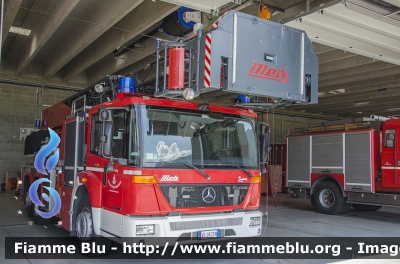 Mercedes-Benz Econic 2633 II serie
Vigili del Fuoco
Distretto di Riva del Garda (TN)
Assegnata al Corpo Volontario di Arco (TN)
AutoScala da 32 metri allestimento Metz L32A
VF 0K2 TN
Parole chiave: Mercedes-Benz Econic_2633_IIserie VF0K2TN