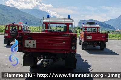 Land-Rover Defender 110
Vigili del Fuoco
Distretto di Riva del Garda
Corpo Volontario di Arco (TN)
VF 8D3 TN
Parole chiave: Land-Rover Defender_110 VF8D3TN