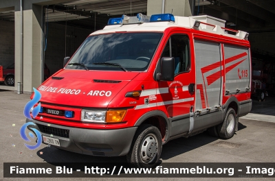 Iveco Daily III serie
Vigili del Fuoco
Distretto di Riva del Garda
Corpo Volontario di Arco (TN)
distretto di Riva del Garda
VF Z63 TN
Parole chiave: Iveco Daily_IIIserie VFZ63TN