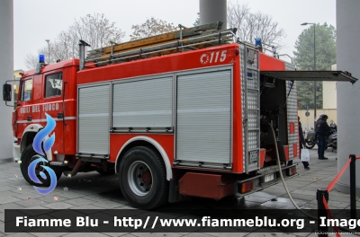 Iveco TurboTech 190-26
Vigili del Fuoco
Comando Provinciale di Milano
AutoPompaSerbatoio allestimento Iveco-Magirus
VF 17773
Parole chiave: Iveco TurboTech_190-26 VF17773 SantaBarbara_2015_Milano