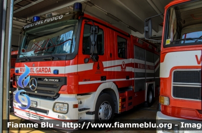 Mercedes-Benz Actros 1841 II serie
Vigili del Fuoco
Distretto di Riva del Garda
Corpo Volontario di Riva del Garda (TN)
AutoPompaSerbatoio allestimento Bai
VF 1A1 TN 
Parole chiave: Mercedes-Benz Actros 1841_IIserie VF1A1TN