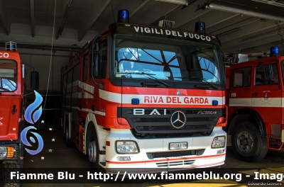 Mercedes-Benz Actros 1841 II serie
Vigili del Fuoco
Distretto di Riva del Garda
Corpo Volontario di Riva del Garda (TN)
AutoPompaSerbatoio allestimento Bai
VF 1A1 TN 
Parole chiave: Mercedes-Benz Actros 1841_IIserie VF1A1TN