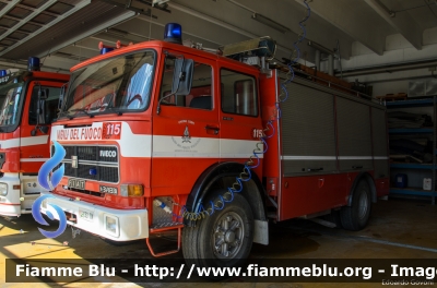 Iveco 160F26
Vigili del Fuoco
Distretto di Riva del Garda
Corpo Volontario di Riva del Garda (TN)
AutoPompaSerbatoio allestimento Baribbi
VF C33 TN 
Parole chiave: Iveco 160F26 VFC33TN