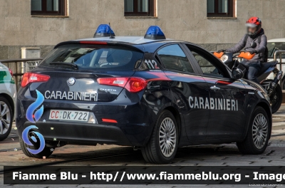 Alfa-Romeo Nuova Giulietta restyle
Carabinieri
III Battaglione Lombardia
Compagnia di Intervento Operativo
CC DK 722
Parole chiave: Alfa-Romeo Nuova_Giulietta_restyle CCDK722