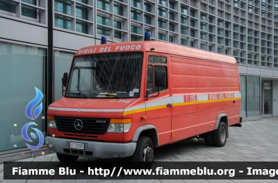 Mercedes-Benz Vario 612D
Vigili del Fuoco
Comando Provinciale di Milano
VF 21031
Parole chiave: Mercedes-Benz Vario_612D VF21031 SantaBarbara_2015_Milano