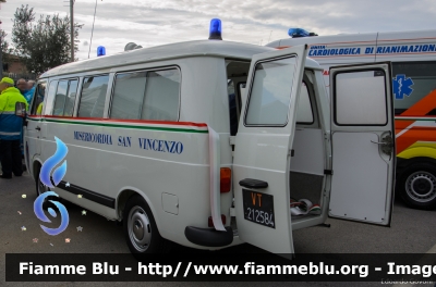 Fiat 238 E
Misericordia di San Vincenzo (LI)
*Veicolo storico*
Parole chiave: Fiat 238_E Ambulanza