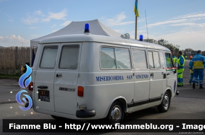 Fiat 238 E
Misericordia di San Vincenzo (LI)
*Veicolo storico*
Parole chiave: Fiat 238_E Ambulanza