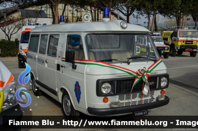 Fiat 238 E
Misericordia di San Vincenzo (LI)
*Veicolo storico*
Parole chiave: Fiat 238_E Ambulanza