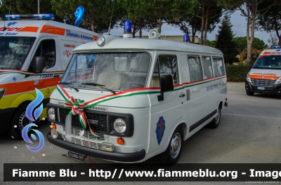 Fiat 238 E
Misericordia di San Vincenzo (LI)
*Veicolo storico*
Parole chiave: Fiat 238_E Ambulanza