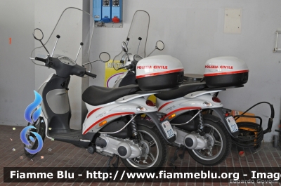 Piaggio Liberty 125
Repubblica di San Marino
Polizia Civile
POLIZIA 020
POLIZIA 022
Parole chiave: Piaggio Liberty_125 POLIZIA020 POLIZIA 022