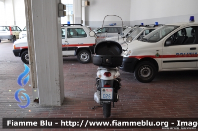 Piaggio Liberty 125
Repubblica di San Marino
Polizia Civile
POLIZIA 025
Parole chiave: Piaggio Liberty_125 POLIZIA025