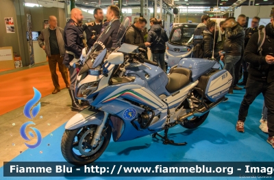 Yamaha FJR 1300
Polizia di Stato
Polizia Stradale
POLIZIA G2702
in esposizione al Motor-Show 2016
Parole chiave: Yamaha FJR_1300 POLIZIAG2702 Motor_Show_2016