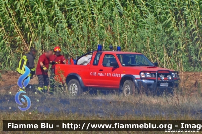 Nissan Navara I serie
Vigili del Fuoco
Distaccamento Volontario di Campo nell'Elba (Li)
Fotografato durante le operazioni di spegnimento di un incendio in località Schiopparello nel comune di Portoferraio (LI)
VF 21269 
Parole chiave: Nissan Navara_Iserie VF21269