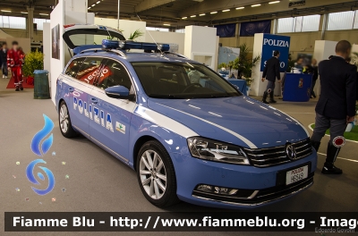 Volkswagen Passat Variant VII serie
Polizia di Stato
Polizia Stradale
In servizio sull'Autostrada A21 Brescia - Piacenza
Allestimento Bertazzoni
POLIZIA H6549
In esposizione al Reas 2013
Parole chiave: Volkswagen Passat_Variant_VIIserie POLIZIAH6549