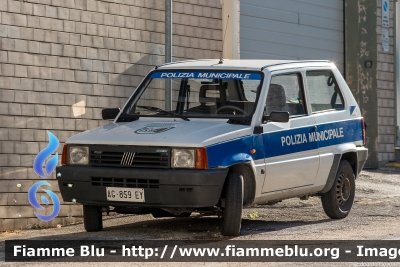 Fiat Panda II serie
Polizia Municipale
Comune di Ancona
Automezzo numero: 2
Parole chiave: Fiat Panda_IIserie