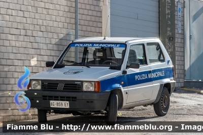 Fiat Panda II serie
Polizia Municipale
Comune di Ancona
Automezzo numero: 2
Parole chiave: Fiat Panda_IIserie