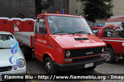 Iveco Daily I serie
Vigili del Fuoco
Comando Provinciale di Torino
VF 22513
Parole chiave: Iveco Daily_Iserie VF22513 Raduno_ANVVF_2011