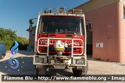 Iveco Grizzly 140E24 4x4 I serie
Vigili del Fuoco
Comando Provinciale di Pisa
Distaccamento Volontario di Ponsacco (PI)
AutoPompaSerbatoio allestimento Iveco-Magirus
VF 21942
Parole chiave: Iveco Grizzly_140E24_4x4_Iserie VF21942