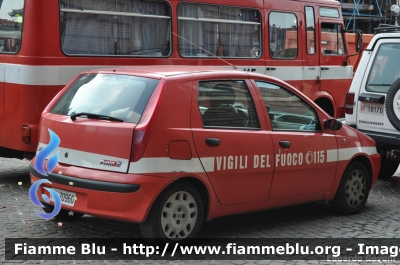 Fiat Punto II serie
Vigili del Fuoco
Comando Provinciale di Torino
VF 20960
Parole chiave: Fiat Punto_IIserie VF20960 Raduno_ANVVF_2011