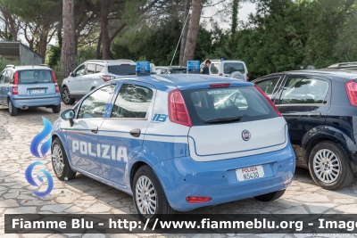 Fiat Punto VI serie
olizia di Stato
Allestimento Nuova Carrozzeria Torinese
Decorazione grafica Artlantis
POLIZIA N5430
Parole chiave: Fiat Punto_VIserie POLIZIAN5430