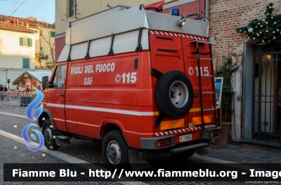 Iveco Daily 40-10 4x4 II serie
Vigili del Fuoco
Comando Provinciale di Pisa
Nucleo Speleo Alpino Fluviale SAF
VF 19924
Parole chiave: Iveco Daily_40-10_4x4_IIserie VF19924 Befana_2017