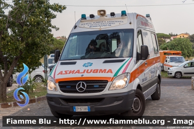 Mercedes-Benz Sprinter III serie
Pubblica Assistenza Rosignano Marittimo ODV (LI)
Allestita MAF
Codice Automezzo: 89
Parole chiave: Mercedes-Benz Sprinter_IIIserie Ambulanza