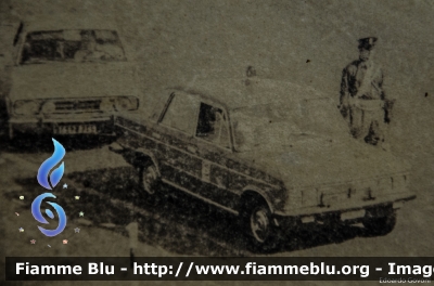 Fiat 125
Polizia di Stato
Polizia Stradale in servizio sulla rete autostradale SALT
Particolare di una foto presente all'interno del distaccamento di Polizia Stradale di Brugnato
Parole chiave: Fiat 125