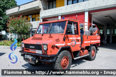 Iveco VM90
Vigili del Fuoco
Unione Distrettuale di Bolzano
Bezirksverband Bozen
Corpo Volontario di Gries - Bolzano
Freiwillige Feuerwehr Gries - Bozen
Allestimento Iveco-Magirus
VF 0SW BZ
Parole chiave: Iveco VM90 VF0SWBZ