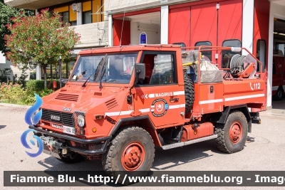 Iveco VM90
Vigili del Fuoco
Unione Distrettuale di Bolzano
Bezirksverband Bozen
Corpo Volontario di Gries - Bolzano
Freiwillige Feuerwehr Gries - Bozen
Allestimento Iveco-Magirus
VF 0SW BZ
Parole chiave: Iveco VM90 VF0SWBZ