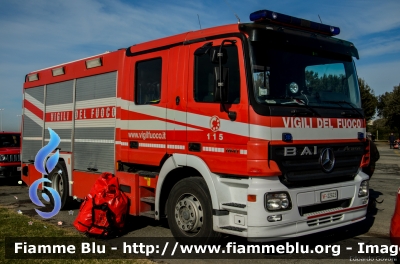 Mercedes-Benz Actros 1841 II serie
Vigili del Fuoco
Comando Provinciale di Livorno
Distaccamento Permanente di Cecina
AutoPompaSerbatoio allestimento BAI
VF 22623
Parole chiave: Mercedes-Benz Actros_1841_IIserie