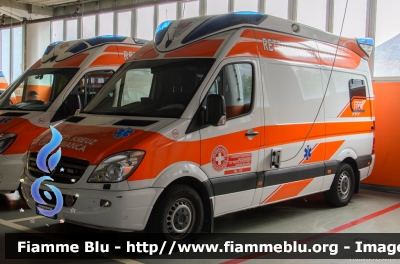 Mercedes-Benz Sprinter III serie
Croce Bianca Bolzano
Weisses Kreuz Bozen
Allestita Ambulanz Mobile - Delfis
WK 425 - 636
PC ZS 0FY
Parole chiave: Mercedes-Benz Sprinter_IIIserie Ambulanza PCZS0FY