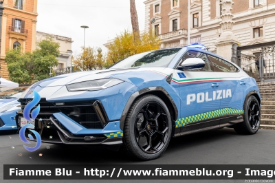 Lamborghini Urus Performante
Polizia di Stato
Polizia Stradale
Allestimento Lamborghini/Focaccia
POLIZIA M9450
Parole chiave: Lamborghini Urus_Performante POLIZIAM9450