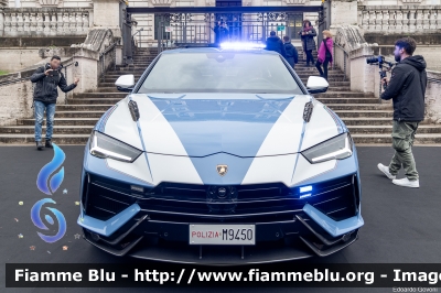 Lamborghini Urus Performante
Polizia di Stato
Polizia Stradale
POLIZIA M9450
Parole chiave: Lamborghini Urus_Performante POLIZIAM9450