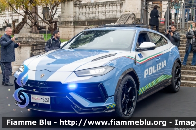 Lamborghini Urus Performante
Polizia di Stato
Polizia Stradale
Allestimento Lamborghini/Focaccia
POLIZIA M9450
Parole chiave: Lamborghini Urus_Performante POLIZIAM9450