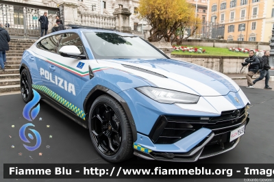 Lamborghini Urus Performante
Polizia di Stato
Polizia Stradale
POLIZIA M9450
Parole chiave: Lamborghini Urus_Performante POLIZIAM9450