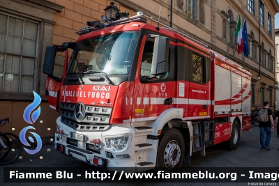 Mercedes-Benz Arocs 1832
Vigili del Fuoco
Comando Provinciale di Lucca
Bimodale (strada-rotaia)
Allestimento BAI
VF 30526
Parole chiave: Mercedes-Benz Arocs_1832 VF30526