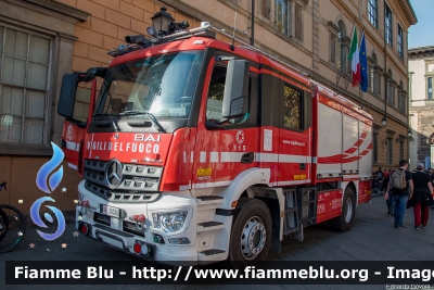 Mercedes-Benz Arocs 1832
Vigili del Fuoco
Comando Provinciale di Lucca
Bimodale (strada-rotaia)
Allestimento BAI
VF 30526
Parole chiave: Mercedes-Benz Arocs_1832 VF30526