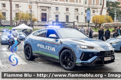 Lamborghini Urus Performante
Polizia di Stato
Polizia Stradale
POLIZIA M9450
Parole chiave: Lamborghini Urus_Performante POLIZIAM9450