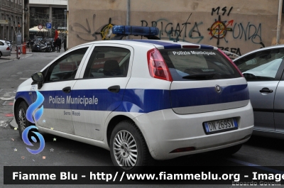 Fiat Grande Punto
Polizia Municipale Serra Riccò (GE)
Parole chiave: Fiat Grande_Punto