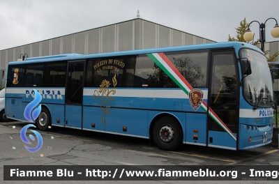 Irisbus DallaVia Tiziano
Polizia di Stato
Gruppo Sportivo Fiamme Oro
I Reparto Mobile di Roma
POLIZIA F3099
Parole chiave: Irisbus DallaVia Tiziano POLIZIAF3099