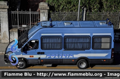 Iveco Daily IV serie
Polizia di Stato
Reparto Mobile
POLIZIA H1542
Parole chiave: Iveco Daily_IVserie POLIZIAH1542