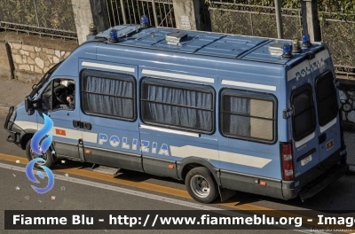 Iveco Daily IV serie
Polizia di Stato
Reparto Mobile
POLIZIA H1542
Parole chiave: Iveco Daily_IVserie POLIZIAH1542