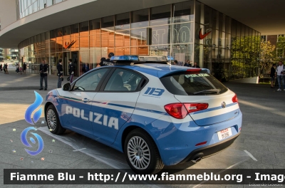 Alfa-Romeo Nuova Giulietta restyle
Polizia di Stato
Squadra Volante
Questura di Milano
Allestita NCT Nuova Carrozeria Torinese
POLIZIA M1396
Parole chiave: Alfa-Romeo Nuova_Giulietta_restyle POLIZIAM1396 Festa_Polizia_2017