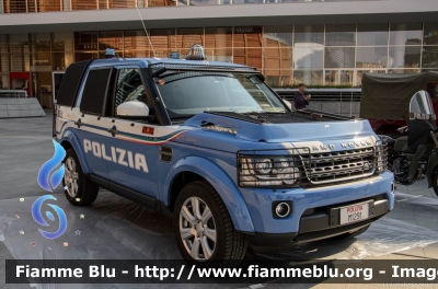 Land-Rover Discovery 4
Polizia di Stato
Reparto Mobile
allestimento Marazzi
decorazione grafica Artlantis
POLIZIA M1291
Parole chiave: Land-Rover Discovery_4 POLIZIAM1291 Festa_Polizia_2017